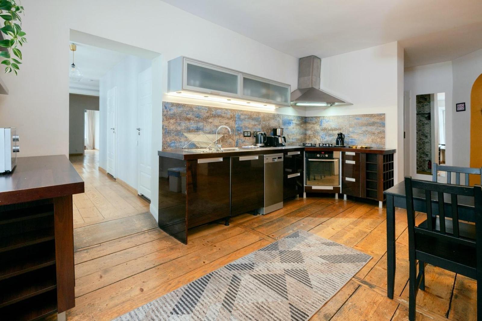 Prime Location Apartment *